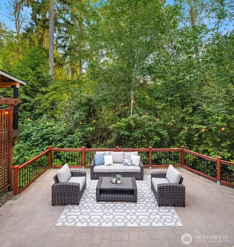 Exterior - 18318 34th Ave SE, Bothell, WA 98012 photo 5 of 11