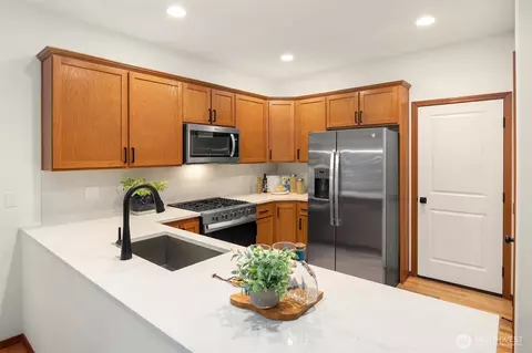Kitchen - 18318 34th Ave SE, Bothell, WA 98012 photo 3 of 5