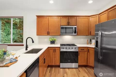 Kitchen - 18318 34th Ave SE, Bothell, WA 98012 photo 4 of 5