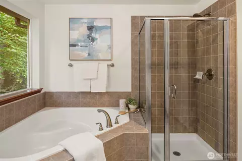 Bath - 18318 34th Ave SE, Bothell, WA 98012 photo 3 of 5