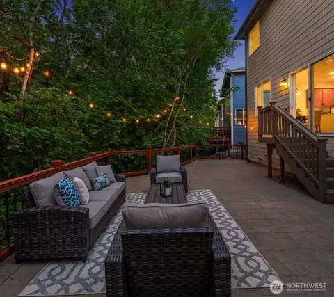 Exterior - 18318 34th Ave SE, Bothell, WA 98012 photo 8 of 11