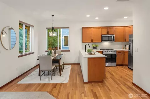 Dining - 18318 34th Ave SE, Bothell, WA 98012 photo 3 of 4