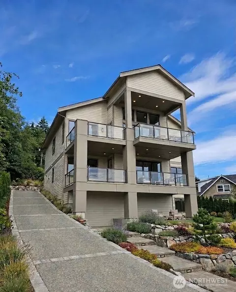 4998 Par Dr, Freeland, WA 98249