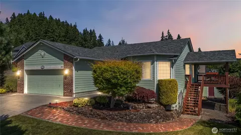 912 Edinburgh Ct, Kelso, WA 98626