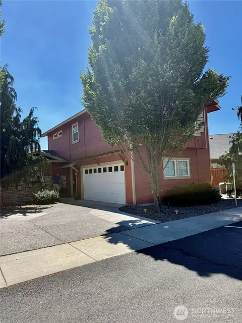 703 Fountain Blvd, Zillah, WA 98953