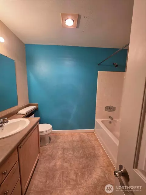 Bath - 18930 Bothell Everett Hwy #H303, Bothell, WA 98012 photo 1 of 2
