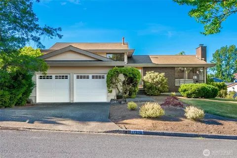 17326 NE 18th Pl, Bellevue, WA 98008