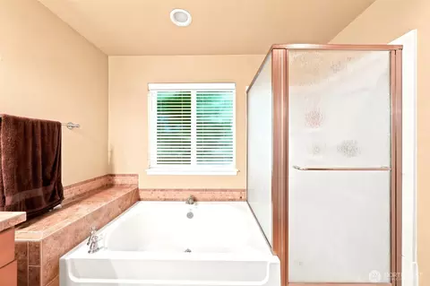 Bath - 16021 35th Dr SE, Bothell, WA 98012 photo 2 of 3