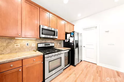 Kitchen - 16021 35th Dr SE, Bothell, WA 98012 photo 4 of 4