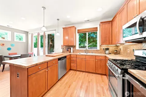 Kitchen - 16021 35th Dr SE, Bothell, WA 98012 photo 3 of 4