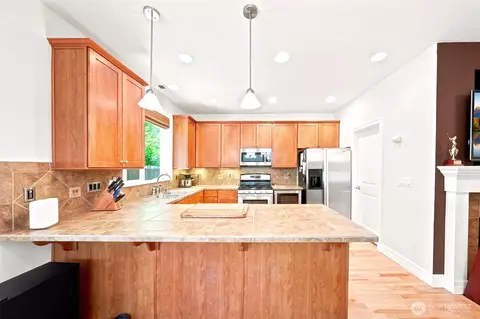 Kitchen - 16021 35th Dr SE, Bothell, WA 98012 photo 1 of 4