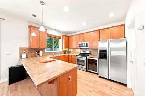 Kitchen - 16021 35th Dr SE, Bothell, WA 98012 photo 2 of 4