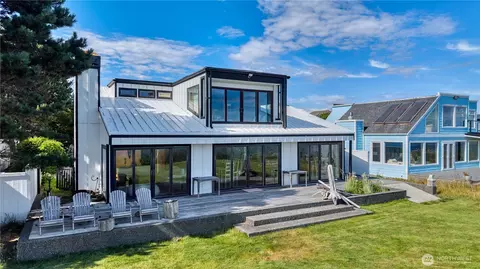 1617 Edwards Dr, Point Roberts, WA 98281