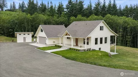 188 Sparrow Ln, Castle Rock, WA 98611