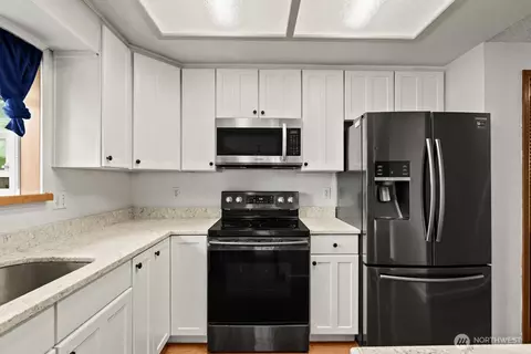 Kitchen - 15612 63rd Street Ct E, Sumner, WA 98390 photo 3 of 5