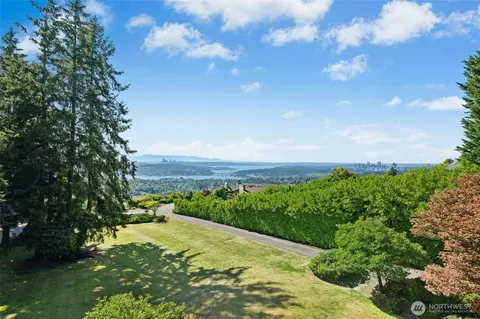 4736 Somerset Ave SE, Bellevue, WA 98006
