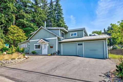 1071 Swanson Way NE, Poulsbo, WA 98370