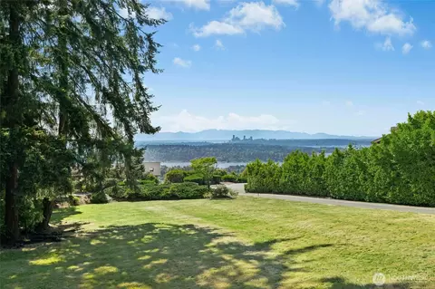 4736 Somerset Ave SE, Bellevue, WA 98006