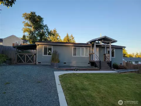 2168 Norman Dr, Oak Harbor, WA 98277