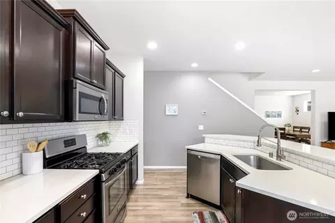 Kitchen - 1001 Van Ogle Ln NW, Orting, WA 98360 photo 3 of 5