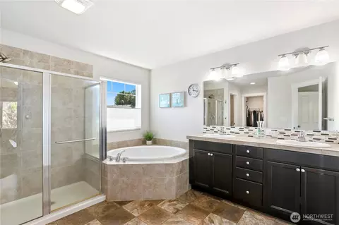 Bath - 1001 Van Ogle Ln NW, Orting, WA 98360 photo 2 of 3