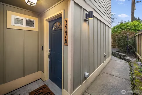 337 N 105th St #A, Seattle, WA 98133