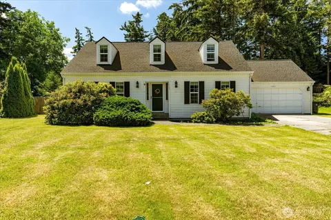 1565 SW Putnam Dr, Oak Harbor, WA 98277