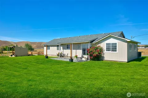 1240 W Huntzinger Rd, Selah, WA 98942