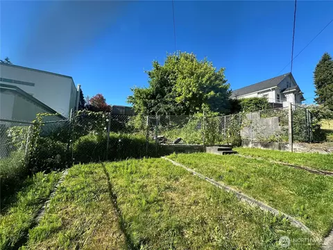 1210 35th St, Everett, WA 98201 photo 2