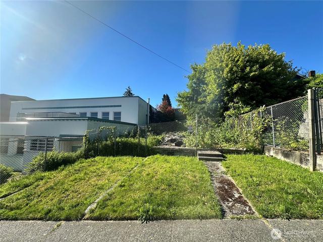 1210 35th St, Everett, WA 98201