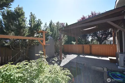 Exterior - 612 N Seventh Ave, Sequim, WA 98382 photo 4 of 8
