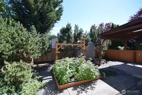 Exterior - 612 N Seventh Ave, Sequim, WA 98382 photo 5 of 8