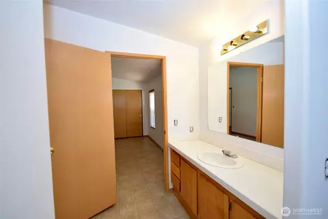 Bath - 612 N Seventh Ave, Sequim, WA 98382 photo 3 of 3