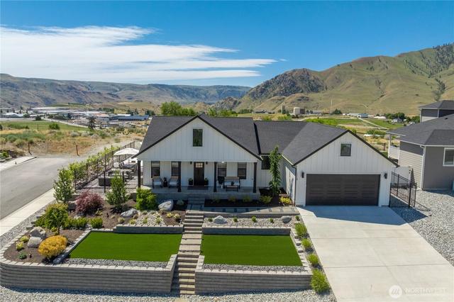 1118 Sunset Ln, Chelan, WA 98816