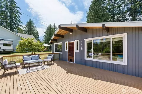 1636 Hemlock Dr, Camano Island, WA 98282