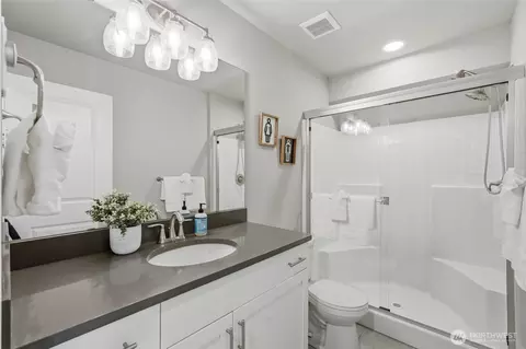 Bath - 508 237th St SE #B, Bothell, WA 98021 photo 1 of 4