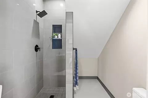Bath - 2526 State St #B, Everett, WA 98201 photo 2 of 2
