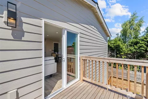 Exterior - 2526 State St #B, Everett, WA 98201 photo 4 of 7