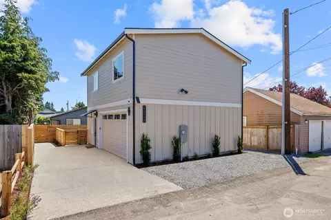 Exterior - 2526 State St #B, Everett, WA 98201 photo 2 of 7