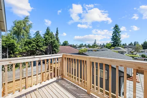 Exterior - 2526 State St #B, Everett, WA 98201 photo 5 of 7