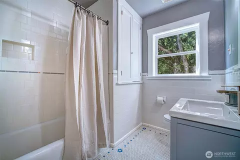 Bath - 511 N 76th St, Seattle, WA 98103 photo 2 of 2
