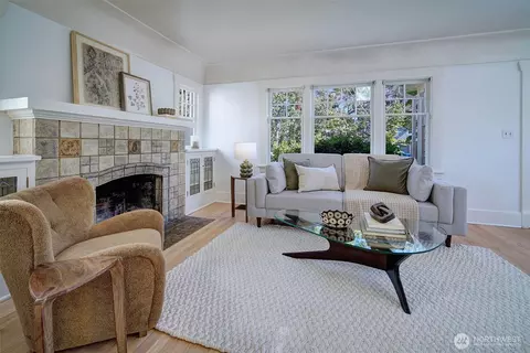 Living - 511 N 76th St, Seattle, WA 98103 photo 1 of 2
