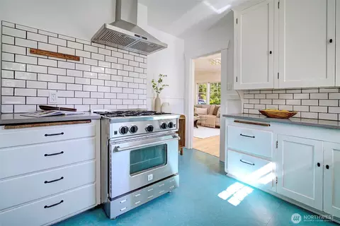Kitchen - 511 N 76th St, Seattle, WA 98103 photo 2 of 5