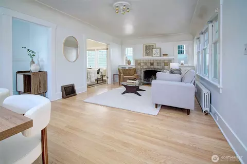 Living - 511 N 76th St, Seattle, WA 98103 photo 2 of 2
