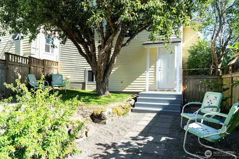 Exterior - 511 N 76th St, Seattle, WA 98103 photo 3 of 5