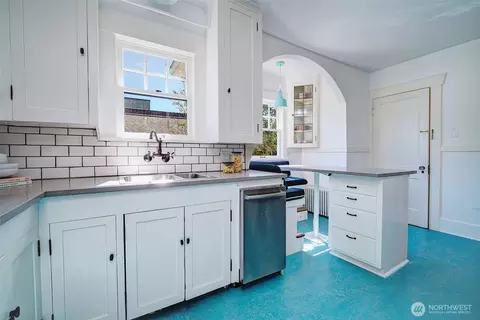 Kitchen - 511 N 76th St, Seattle, WA 98103 photo 3 of 5