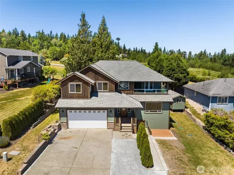35 Lucky Ln, Camano Island, WA 98282
