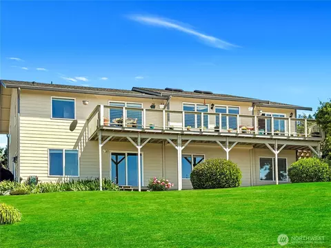 673 Majestic View Ln, Camano Island, WA 98282