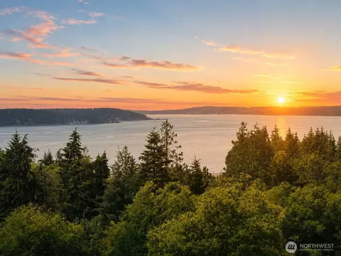 673 Majestic View Ln, Camano Island, WA 98282