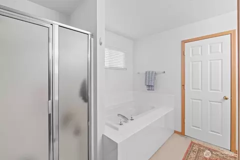 Bath - 4529 115th Pl SE, Everett, WA 98208 photo 3 of 4